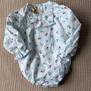 THE BEAUFORT BONNET COMPANY BEATRICE BOW ONESIE